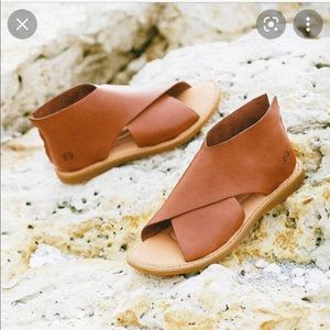 Born iwa leather comfort sandals brown 7